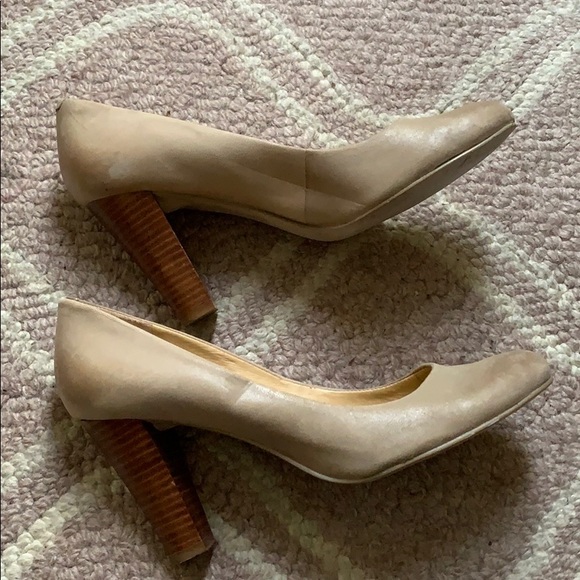 Nine West classy taupe pumps in size 6.5. - Picture 4 of 6